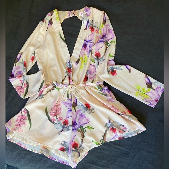 Boutique 1861, Floral, plunge front and cutout back playsuit with waist tie - Picture 4 of 7